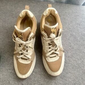 Michael Kors Women’s Wedge Sneakers Beige Brown Gold Monogram Logo 8M